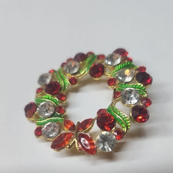 Gold Tone Red Green Clear Crystal Brooch with Wreath Design Womens Jewelry butte - Picture 5 of 6